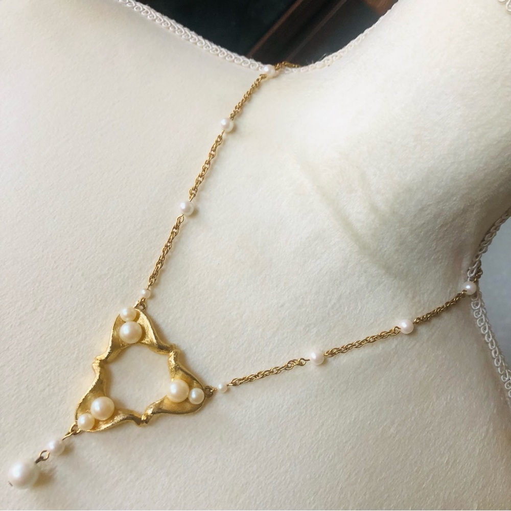 Vintage 1970’s Tortolani Crislu triangle pendant pearl chain necklace